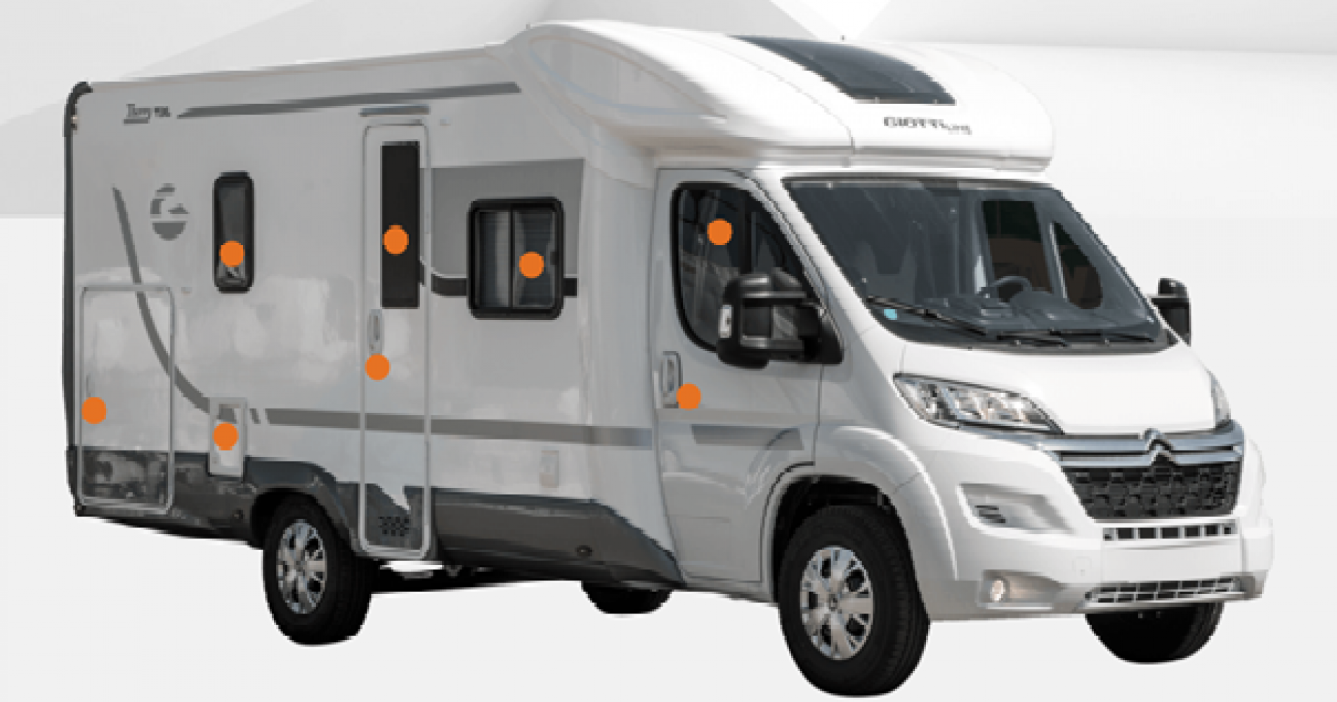 External cleaning of the motorhome.